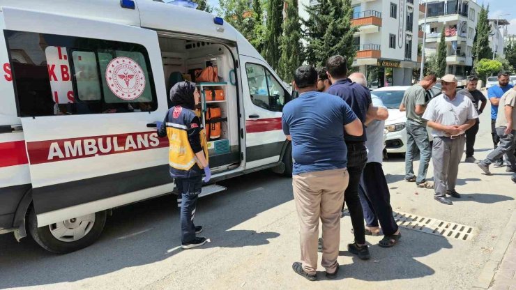 Minibüs ile motosiklet çarpıştı: 2 Yaralı