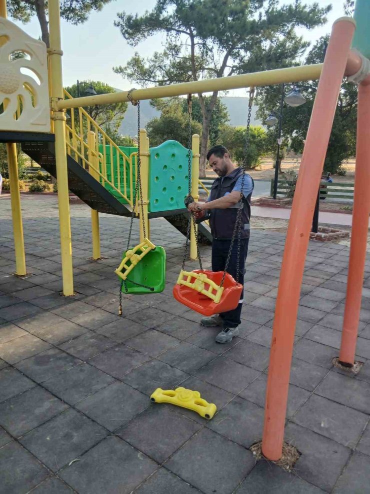 Didim Belediyesi parklarda bakım ve onarım çalışmalarını sürdürüyor