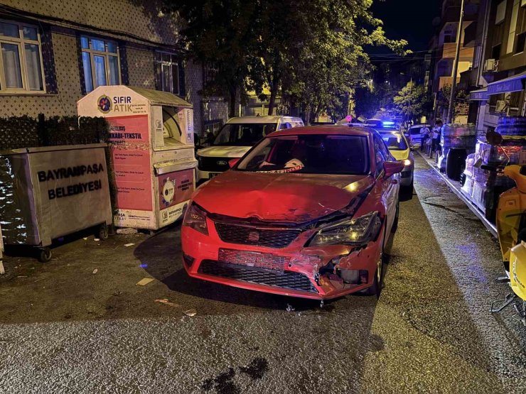 Hasta taşıyan ambulans otomobil ile çarpıştı: 3 kişi yaralandı