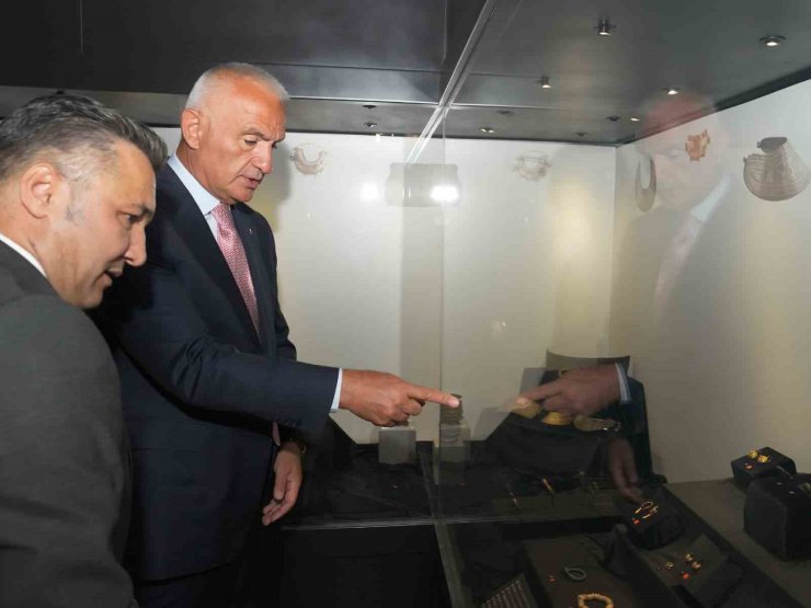 Ankara Etnografya Müzesi ‘Elde Vefa, Gözde Zarafet: Takı Sanatının 12 Bin Yıllık Öyküsü’ sergisine ev sahipliği yapıyor