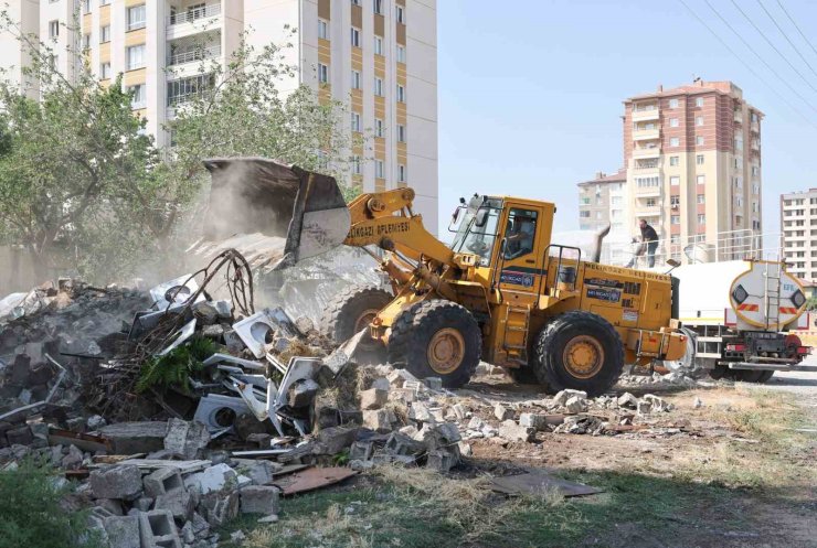 Yıldırım Beyazıt’ta 9 gecekondu kaldırılarak yerini park alanına bıraktı