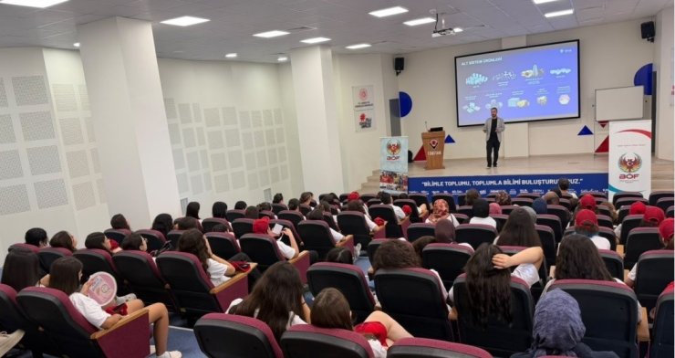 Niğdeli öğrenciler "Bilimin İzinde, Geleceğin Peşinde" kampına katıldı