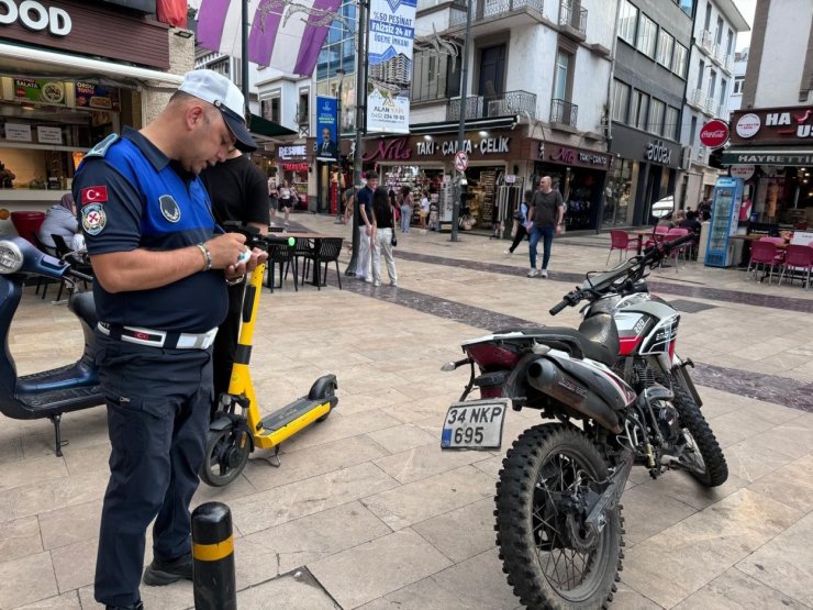 Ordu’da zabıta ekiplerinden kapalı caddelerde motosiklet ve bisiklet denetimi