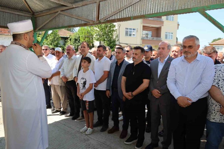 Kanala düşen otomobilde hayatını kaybeden Emircan toprağa verildi
