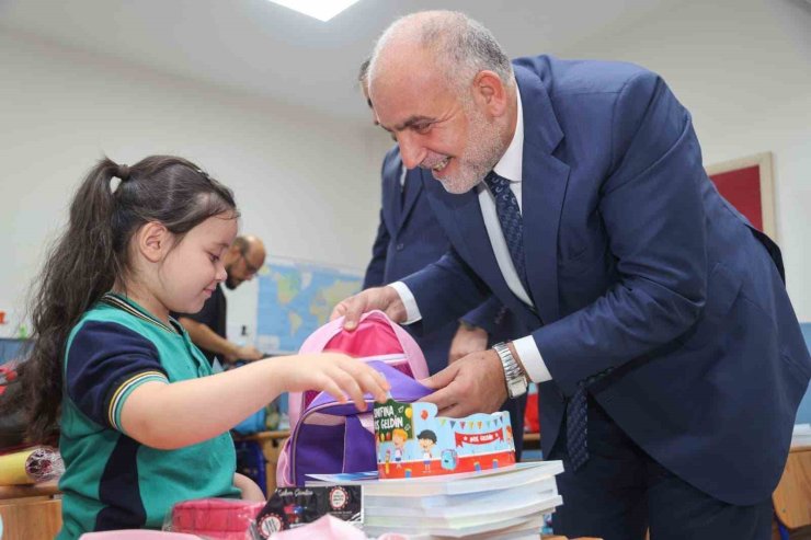 Bu ilçede tüm öğrencilere çanta ve kırtasiye seti hediye