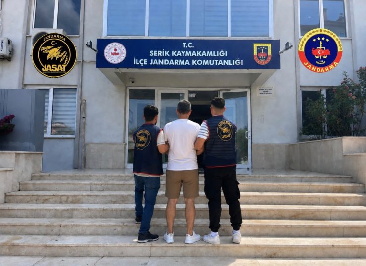 Antalya’da JASAT son 1 ayda bin 331 aranan kişiyi yakaladı