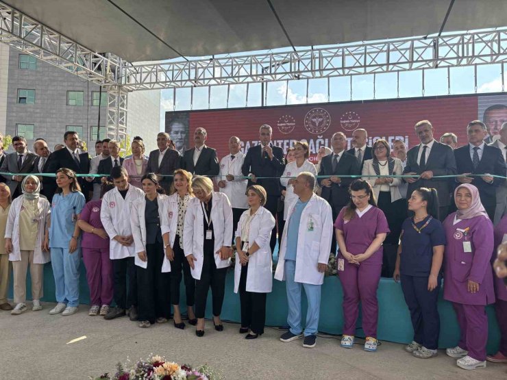 Bakan Memişoğlu: "Hastanelerimizin yüzde 80’ini yeniledik, yatak kapasitesini 271 binin üzerine çıkardık"