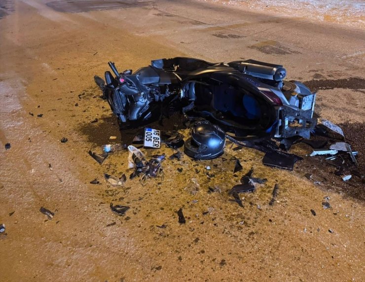 Otomobil ile motosiklet kafa kafaya çarpıştı: 1 ağır yaralı
