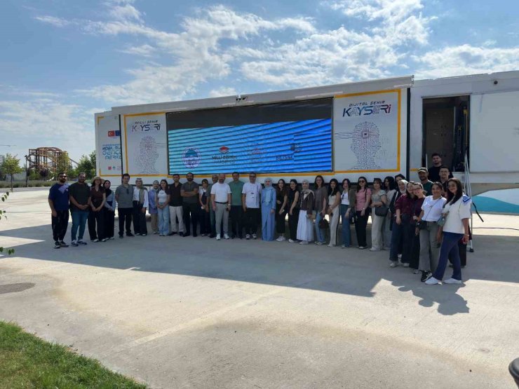 Kayseri Büyükşehir, 500’ü aşkın öğretmen adayını geleceğin teknolojileriyle buluşturuyor