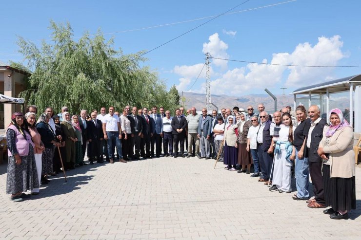 Vali Aydoğdu Cemal Gürsel Mahallesi’nde vatandaşların taleplerini dinledi