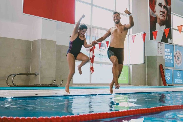 Özel sporcular Pınarbaşı Yüzme Havuzu’nda sporla buluşuyor