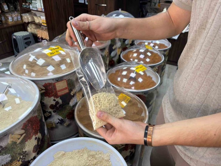 Eskişehirli aktardan yaz gribi uyarısı: Yapay zekâya danışarak bitki çayı içmeyin