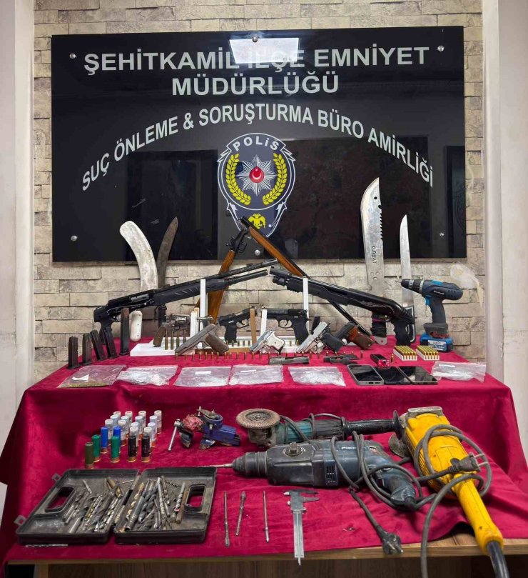Gaziantep’te 10 adet ruhsatsız silah ele geçirildi: 2 gözaltı