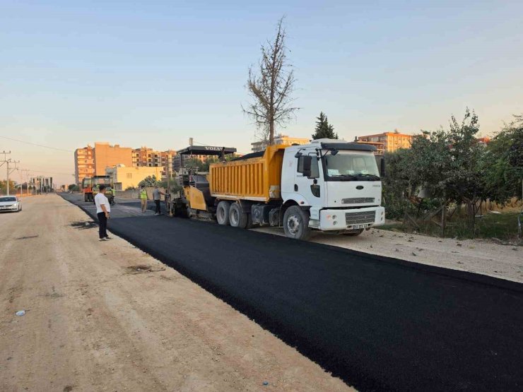 Mardin Büyükşehir Belediyesi Kızıltepe’de asfalt ve yol düzenleme çalışmalarını sürdürüyor