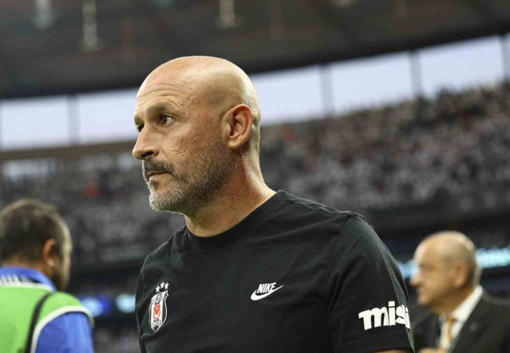 Beşiktaş tribünlerinden Vincenzo Italiano’ya destek