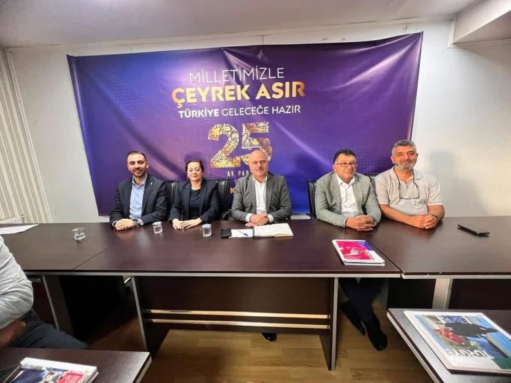 AK Parti Kars teşkilatı toplandı: Saha çalışmaları masaya yatırıldı