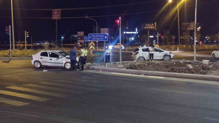 Diyarbakır’da 2 otomobilin çarpıştığı kazada 7 kişi yaralandı
