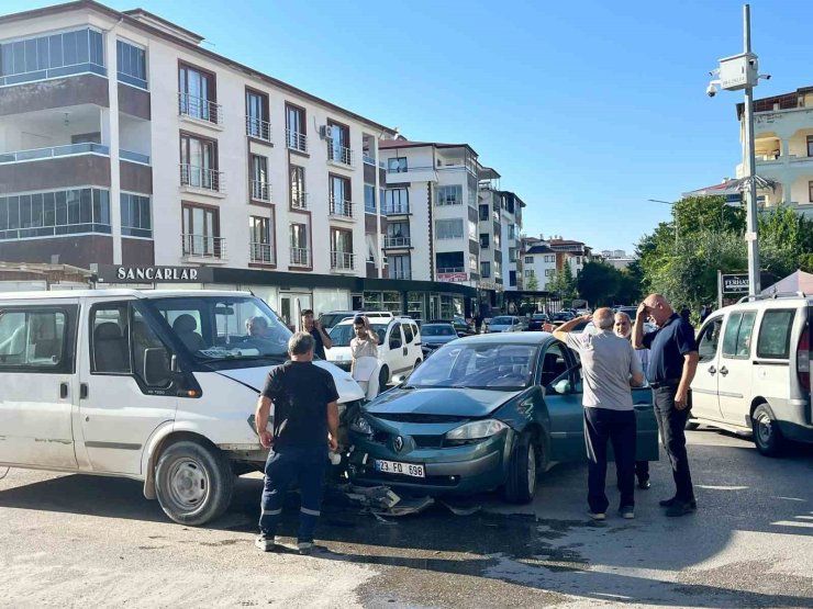 Kazadan kaçmak isterken motosiklet çarptı