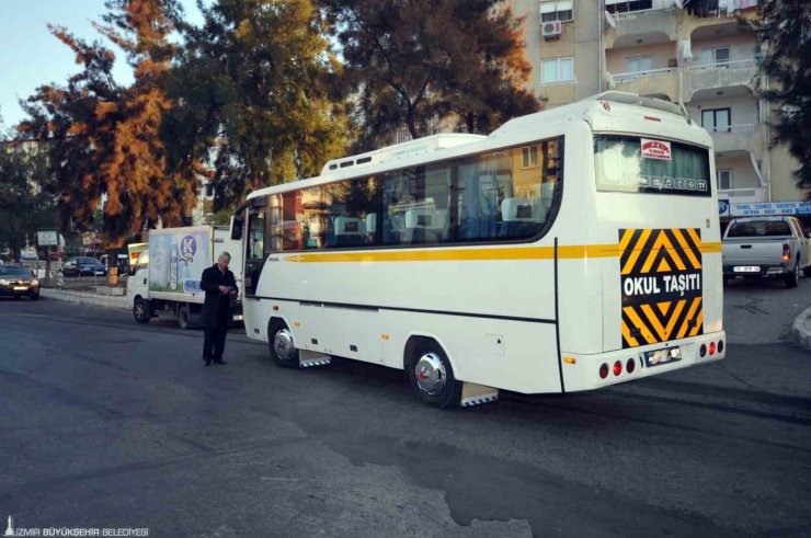 Büyükşehir’den İzmir’e 400 yeni servis aracı plakası
