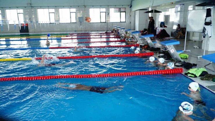 Erciyes Yüksek İrtifa Kamp Merkezi, profesyonel yüzme kulüplerinin yeni sezon hazırlık adresi oldu
