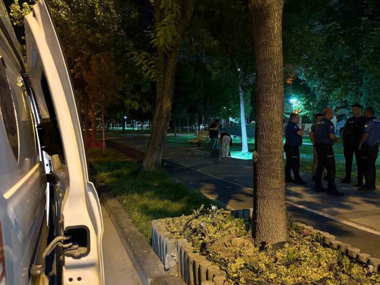 Otostopla aracına aldığı şahıslar tarafından bıçaklandı: 1 ağır yaralı