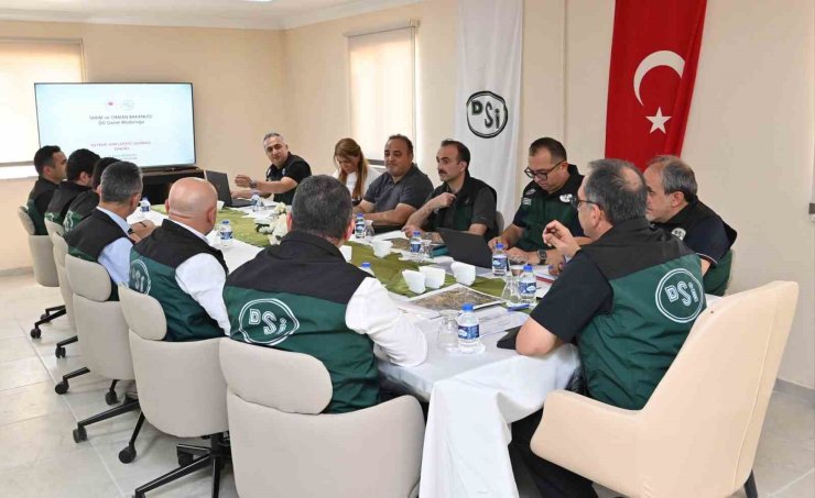Kırklartepe Barajı sulama inşaatı şantiyesinde toplantı