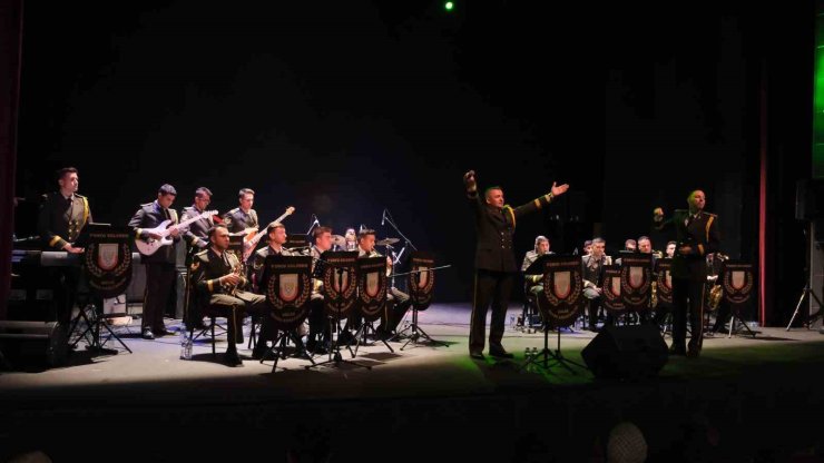 Erzurum’da festivalin ritmi sanatla tutuldu