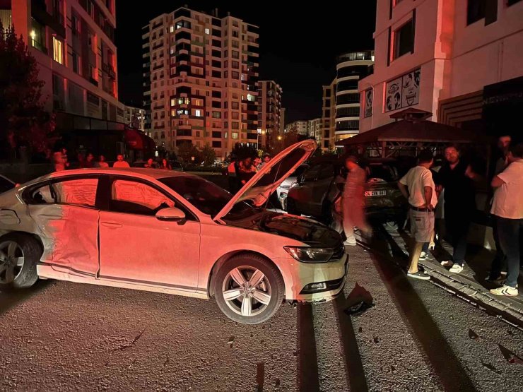Niğde’de zincirleme kaza: 5 araca hasar veren sürücü olay yerinden kaçtı
