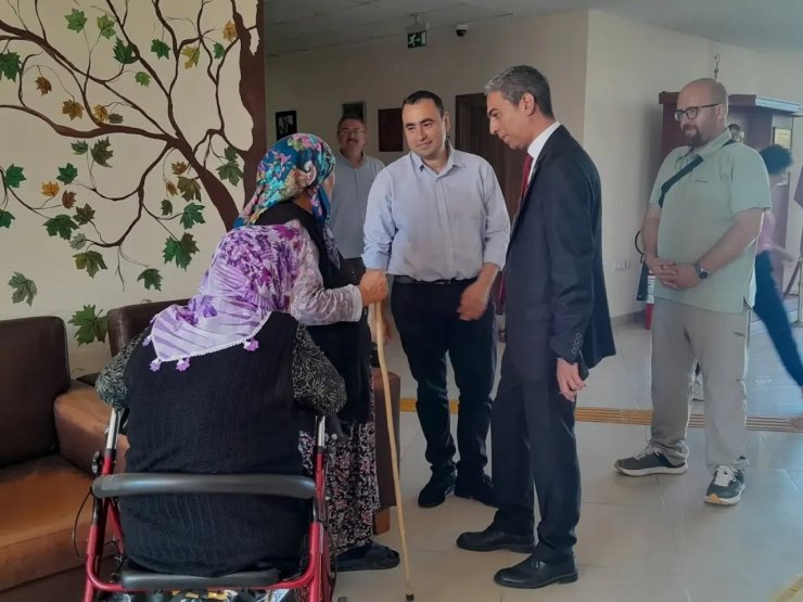 Sinop’ta huzurevi sakinlerine sürpriz doğum günü
