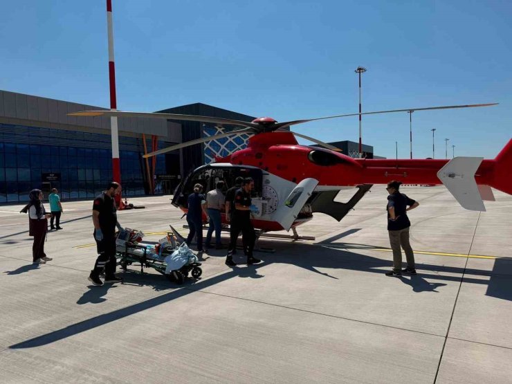4 aylık bebek hava ambulansı ile İstanbul’a sevk edildi