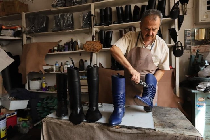 Unutulmaya yüz tutmuş körüklü çizme zanaatını yaşatıyor
