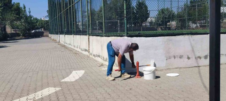 Fatih Anadolu Lisesi’nde okulun bakım ve onarımı personelin emeğiyle yapılıyor