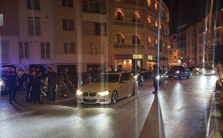 Eskişehir’de polisten araç gürültüsünün yoğun olduğu sokakta kapsamlı denetim