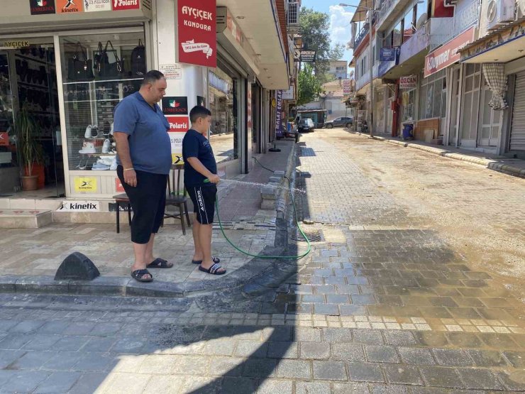 Kavurucu sıcak Alaşehir’i teslim aldı