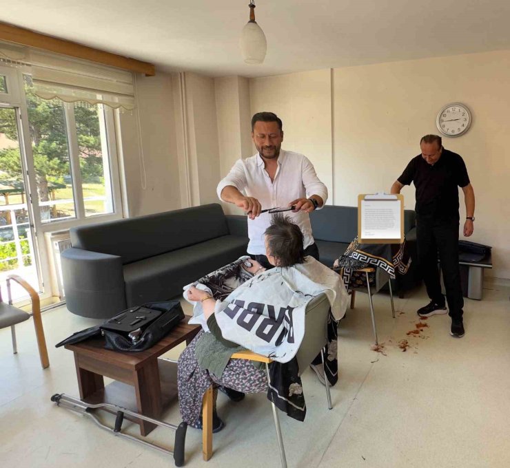 Huzurevi sakinlerinin hayır duasını aldılar