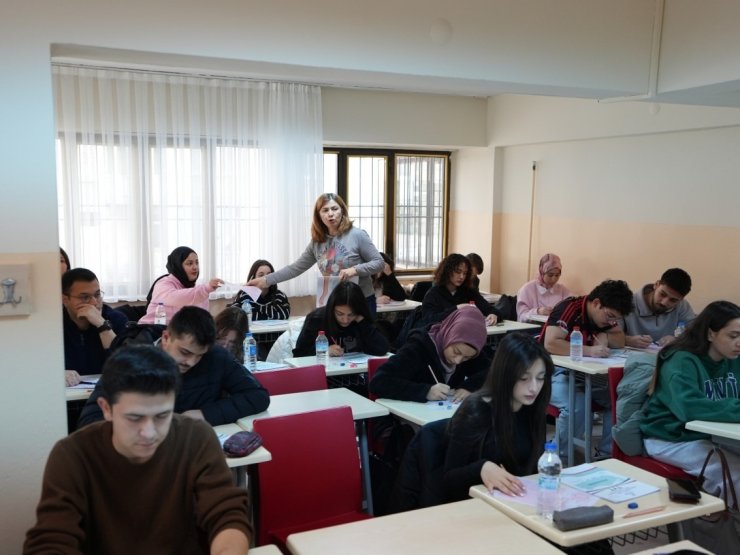 Denizli Büyükşehirden gençlere ücretsiz TYT-AYT kursu desteği
