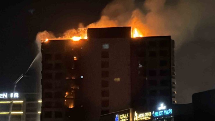 Diyarbakır’da 12 katlı plazada yangın: 1 kişi mahsur kaldı, 8 kişi dumandan etkilendi