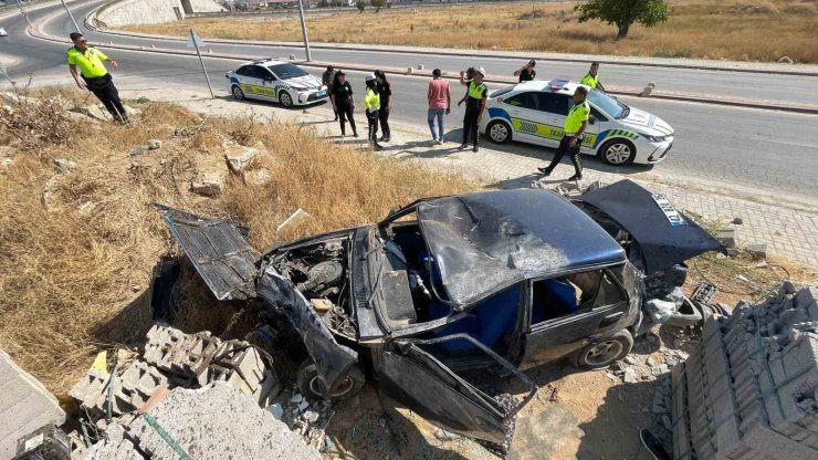 Takla atan otomobil hurdaya döndü: 1 yaralı