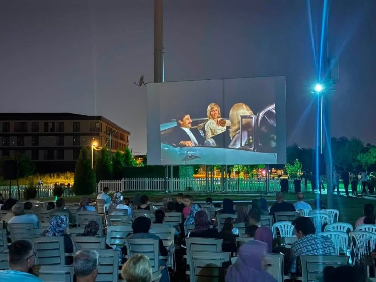 Kartepe’de açık havada sinema keyfi