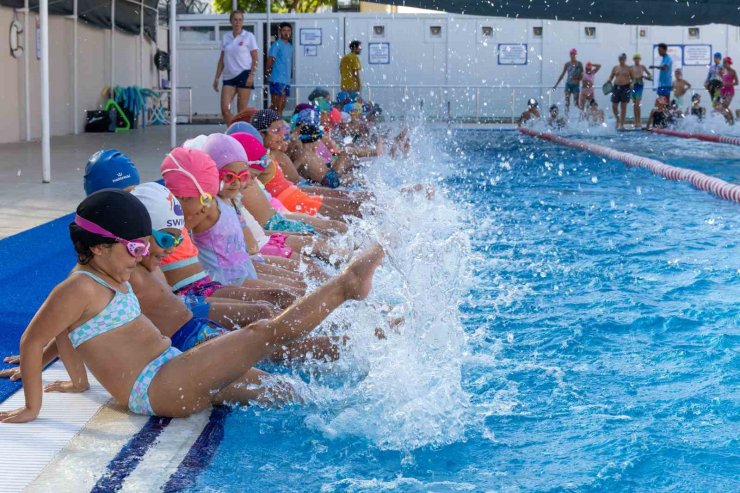 Mersin’de yüzme kurslarından bin 330 kişi faydalandı