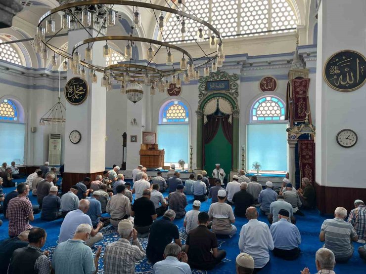 Burhaniye Kocacamide Mevlid Kandili programı düzenlendi