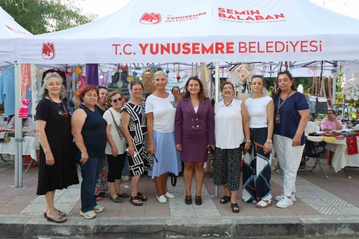 Kadınların el emeği gece pazarında görücüye çıktı