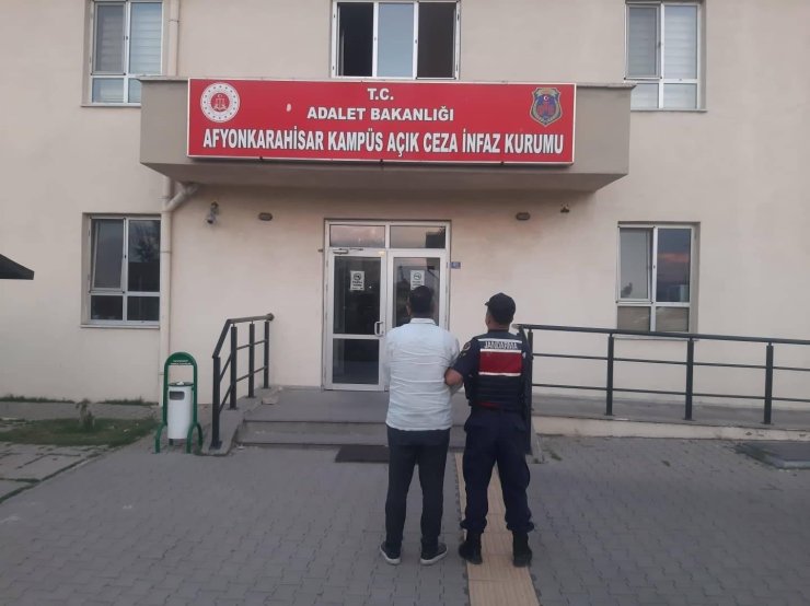 Jandarma çeşitli suçlardan aranan 28 kişiyi yakaladı