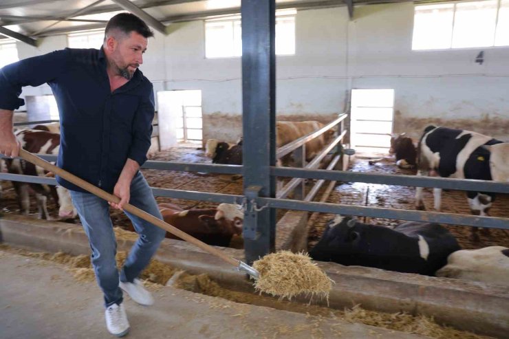 Ahırların elektrik işini yaparken, devlet desteğiyle besi çiftliği kurdu