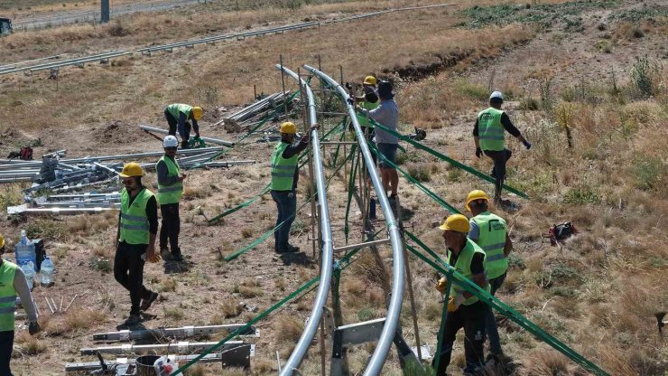 Başkan Büyükkılıç’ın Erciyes’teki yeni projesi yükseliyor: dağ kızağında raylar yerine oturuyor