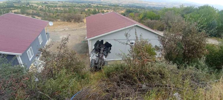 Sivas’ta traktör evin duvarını yıktı: 8 yaşındaki çocuk yaralandı