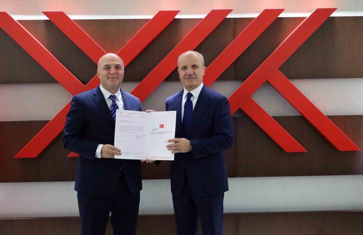 Rektör Ulusoy, mazbatasını YÖK Başkanı Prof. Dr. Erol Özvar’dan aldı