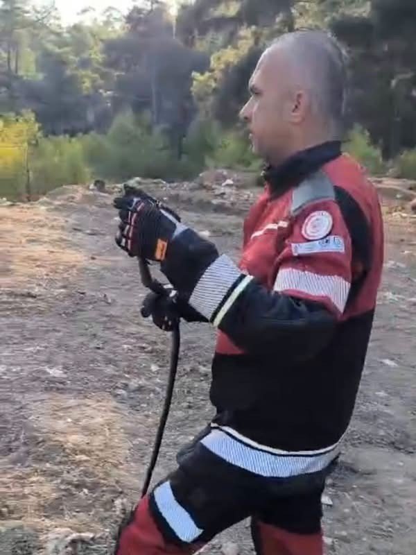 Hatay’da yerleşim yerlerinde görülen yılanlar doğal yaşam alanına bırakıldı