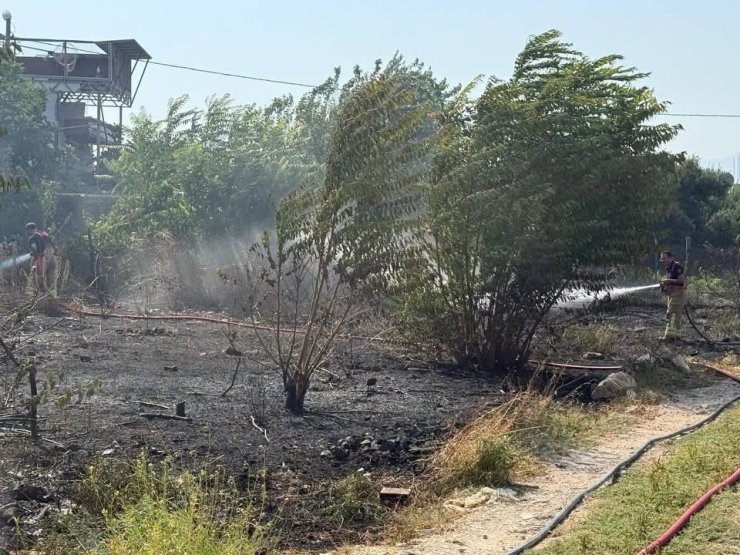 Antakya’da bahçe yangını kontrol altına alındı