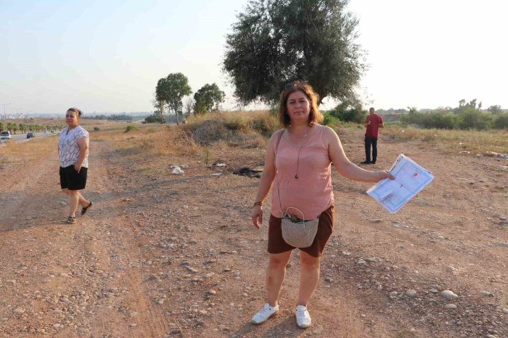 Üniversite yıllarca araziyi işgal etti, belediye istimlak etmeden bulvar geçirdi, şimdi de başkası karpuz ekti